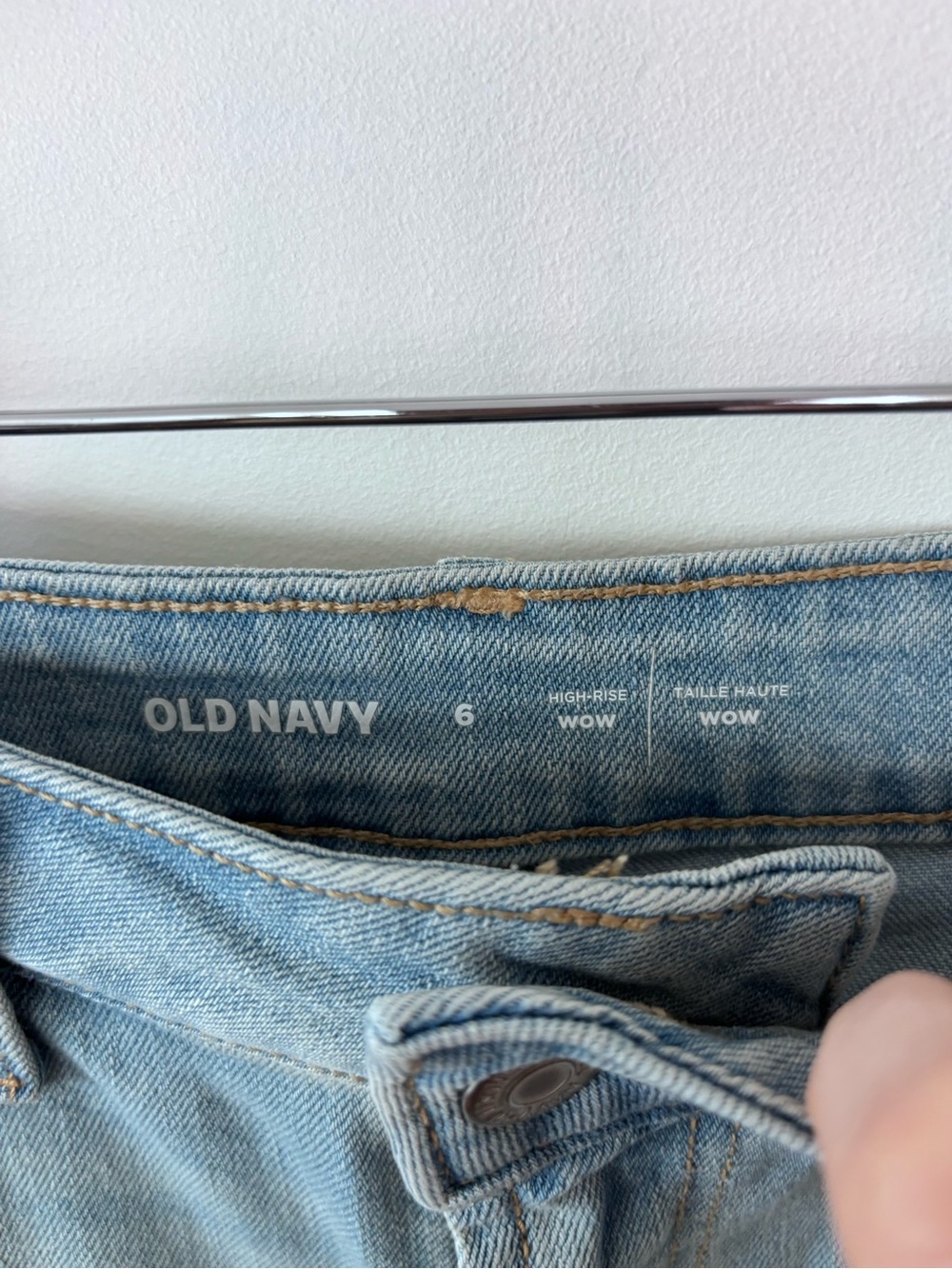 Old Navy Light Wash high rise WOW Denim Shorts sz 6 but fit big - Picture 3 of 4